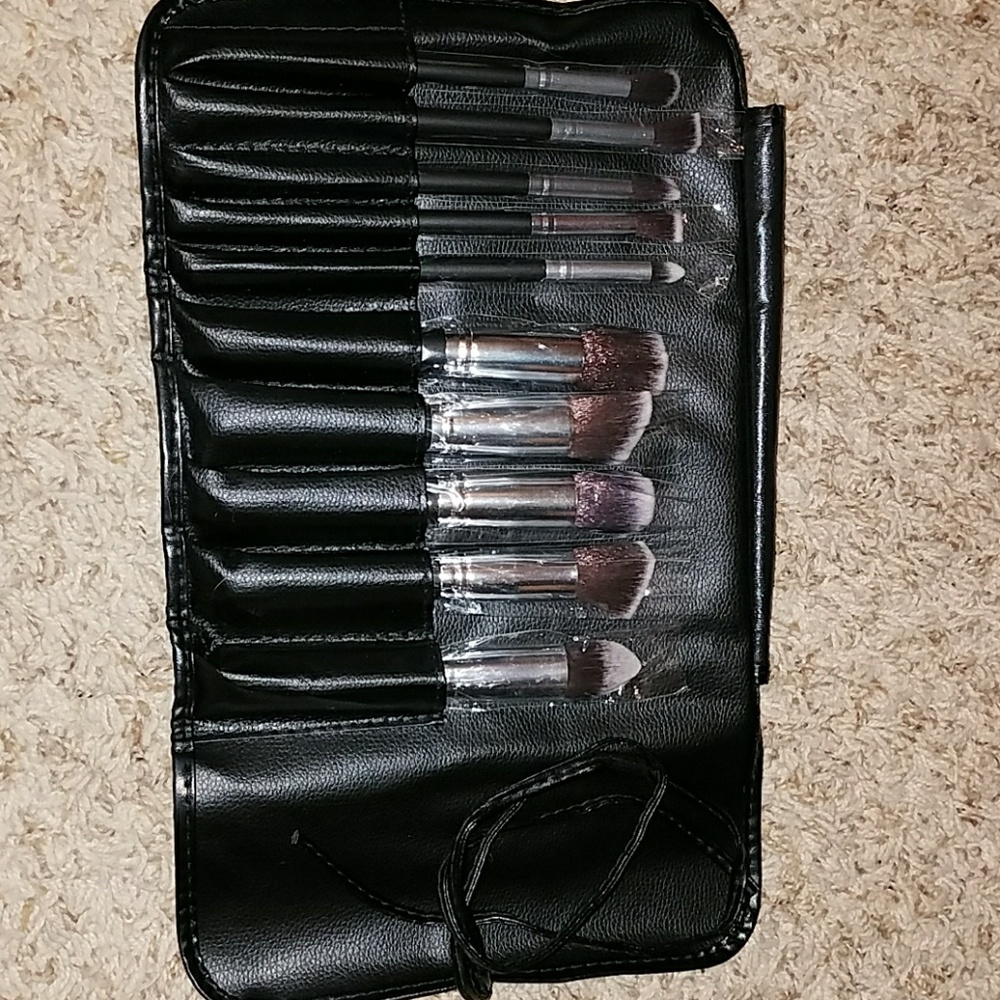 Brand New 10 Piece-High Quality Make-up Brush Kit
